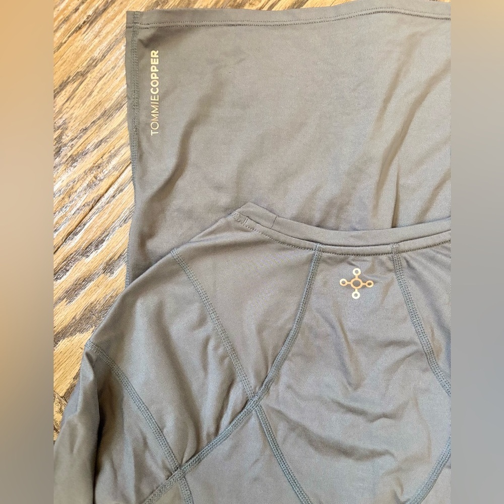 Tommie Copper Shoulder Support Top Gray Copper Zinc Infused Zynergy - Picture 5 of 5